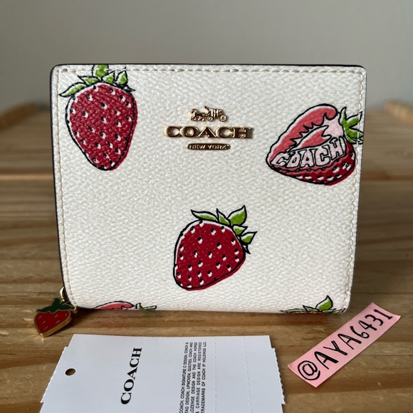Coach Snap Wallet With Strawberry Print🎈🎈 - Picture 1 of 10